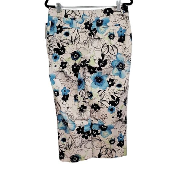 NWT Madison Crop Blue And White Floral Pants Size 10 - Picture 3 of 7